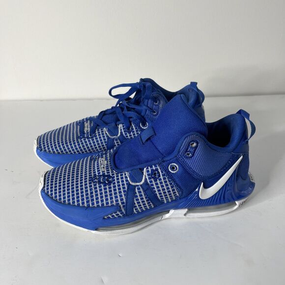 Athletic_Shoes